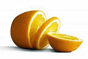 Appelsinen bliver lettere at pille, hvis den har ligget et par minutter i varmt vand