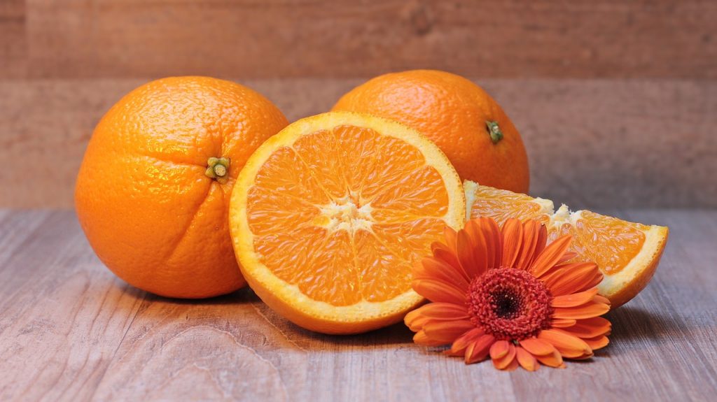 Brug resterne af appelsinen til at lave et appelsinlys